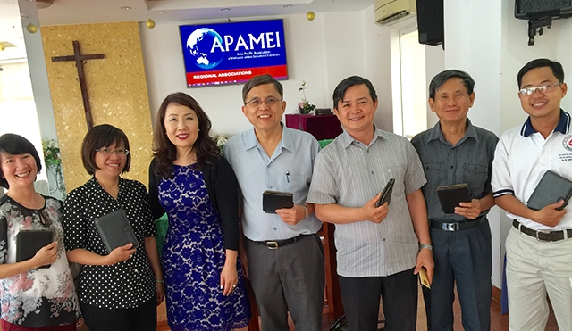 E-Readers Project Expands to Asia through Partnership with Wesley Theological College and Huree University