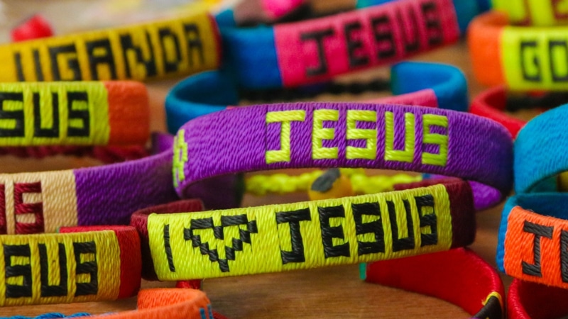 5-7-26-JESUS_10801080 Jesus bracelets Photo by Renee O'Neill, UMComm