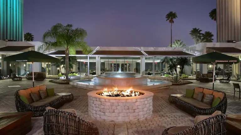 mcoun-courtyard doubletree by hilton hotel at the entrance to universal orlando